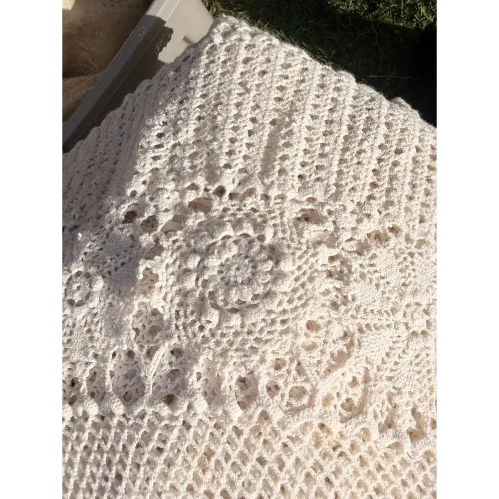 Vintage Handmade Crochet Lace Coverlet Throw Ecru Floral Roses Raised Crochet